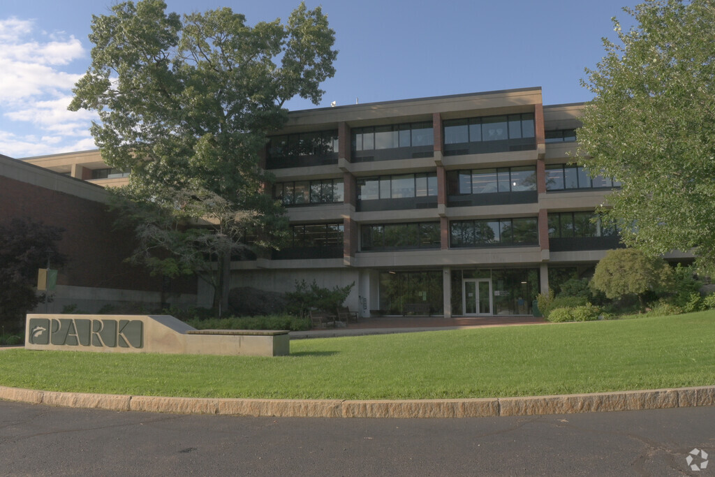 The Park School provides education in the neighborhood of 
South Brookline