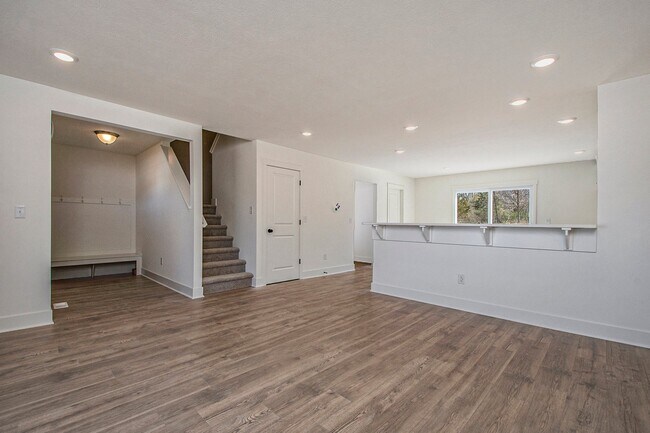 3151 Daisy Way unit 37690549, Burton, MI 48519 - photo 3