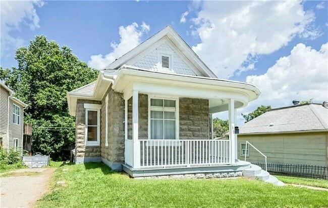 619 Hamburg Ave, Saint Joseph, MO 64505 - photo 3