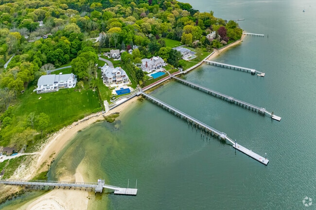 The shores of Cove Neck are lined with gorgeous estates.