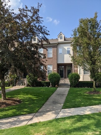 882 Summerfield Dr, Westland, MI 48185