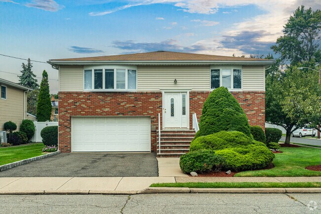 A variety of home styles are found around Moonachie.