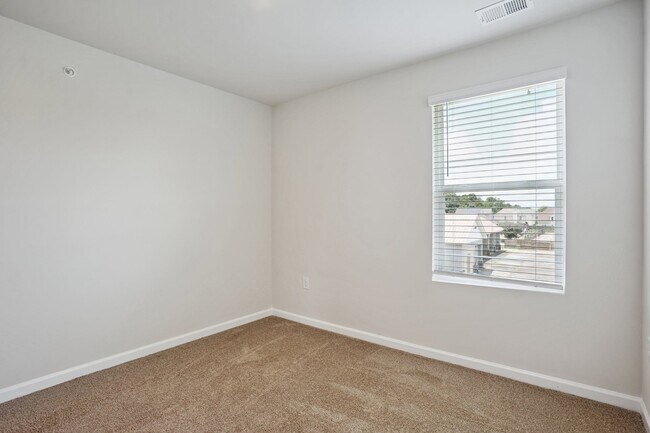 11517 Kimberly Way, Hampton, GA 30228 - photo 5