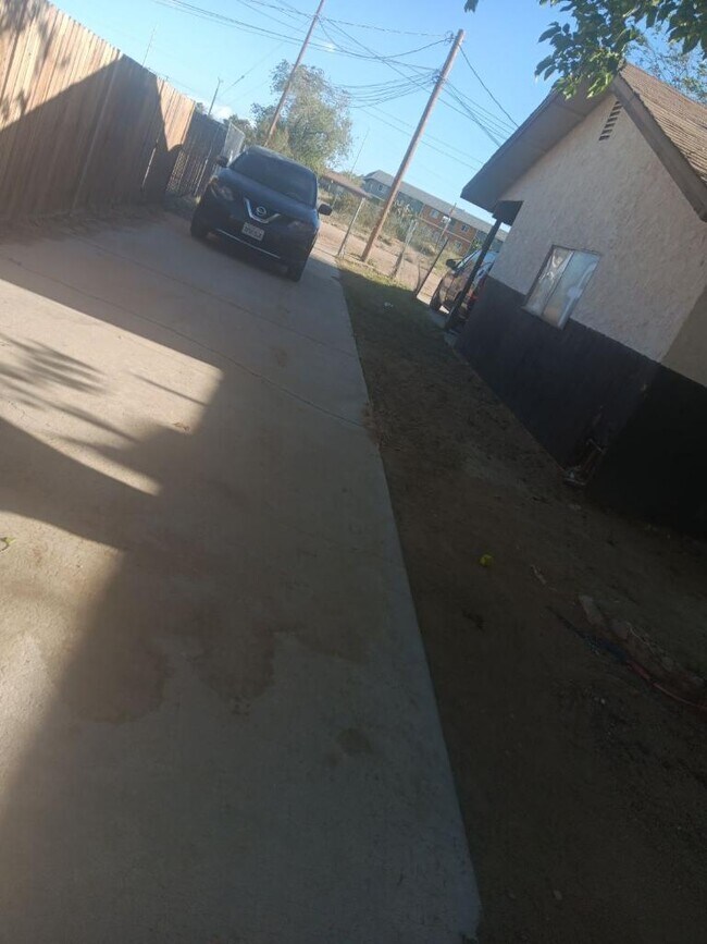 11560 Sage St unit 11560 Sage Rd UNIT D, Adelanto, CA 92301 - photo 3