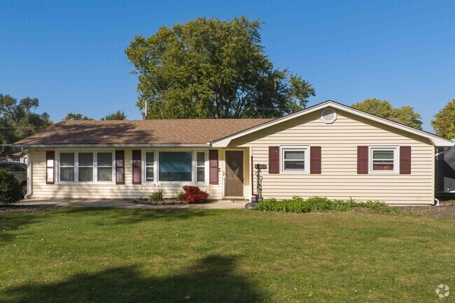 The Romeoville neighborhood of Lewis University is near campus and an airport.