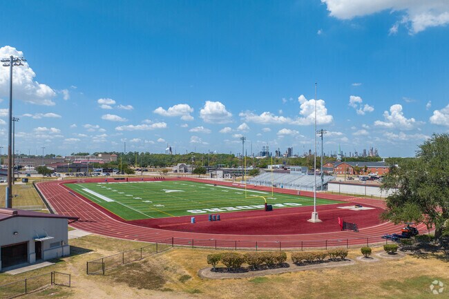 Located near Lynchburg, Robert E. Lee High School offers a diverse range of academic programs.