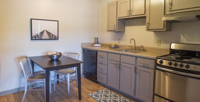 Hawthorne Commons, Wilmington, NC 28403 - photo 2