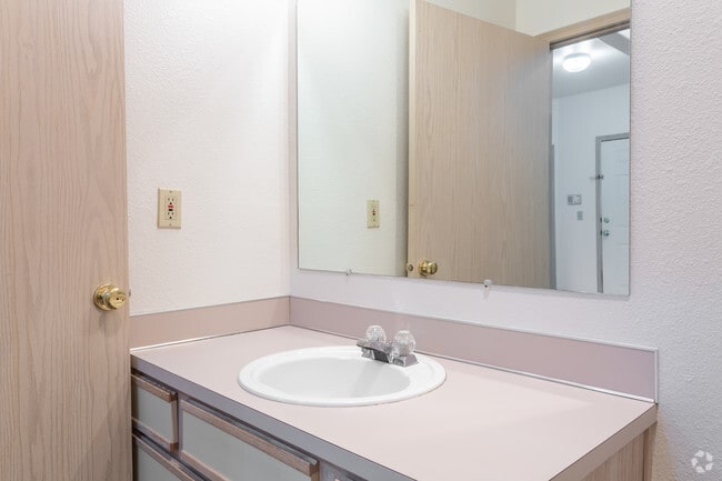 Country Club Apartments, Eugene, OR 97401 - photo 7