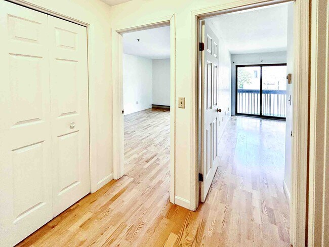 Hill Gardens Condo Association, Burlington, VT 05401 - photo 5