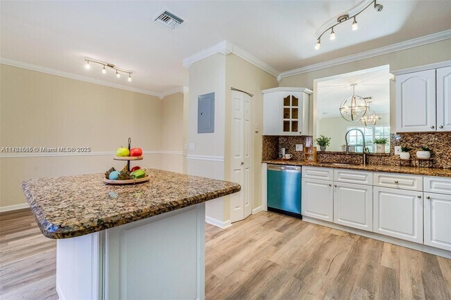 16225 Emerald Cove Rd, Weston, FL 33331 - photo 5