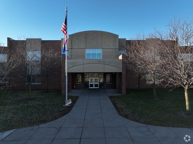 North Trail Elementary has earned a grade of B from Niche.
