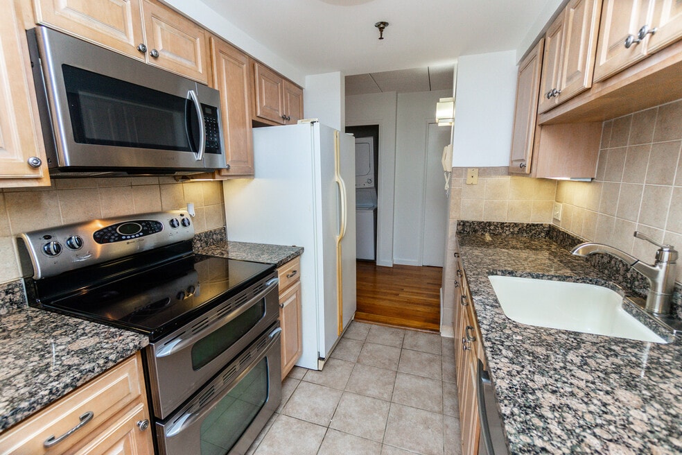 1935 Commonwealth Ave unit 603, Auburndale, MA 02466 - photo 1