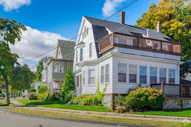 Beautiful homes line the green streets of Indian Ridge.