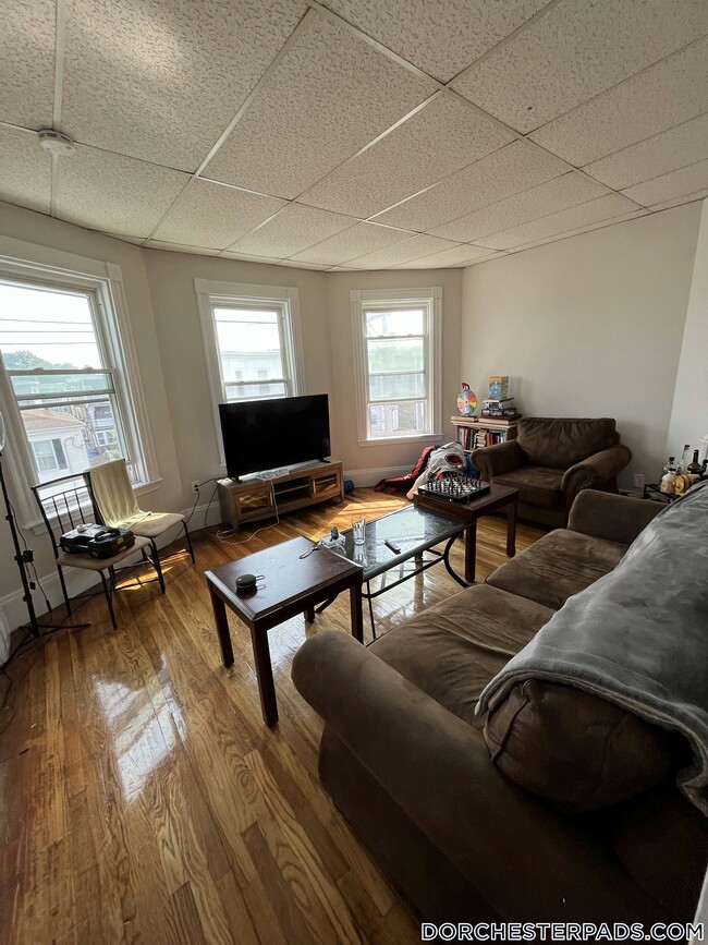 26-28-28 Harbor View St Unit 3, Boston, MA 02125