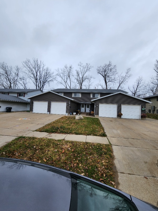 1390 Daleview Dr, Marion, IA 52302