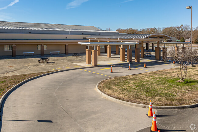 Juban Parc Junior High School believes in journey to academic greatness in school and society.