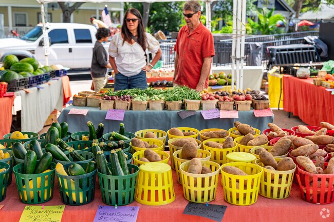 Del Oro Groves residents can find fresh produce at the weekly Market on Main.
