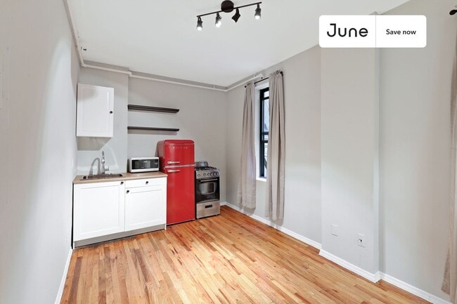 239 W 63rd St unit 3D, New York, NY 10023 - photo 3