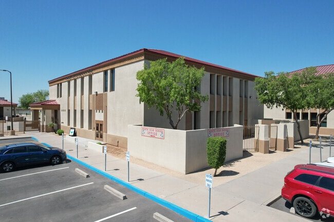 North High School in central phoenix is part of the Phoenix Union High School District.