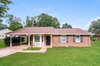 8 Silverwood Dr, Newnan, GA 30265