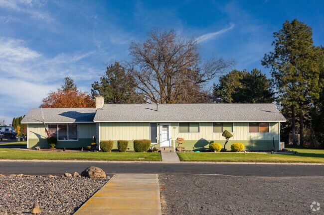 Single-story ranch home sits on a manicured Connell lot.