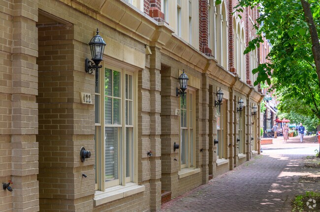 Ground level condos line the streets in Eisenhower Avenue.