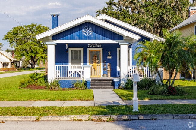 A colorful craftsman style home in State Streets.