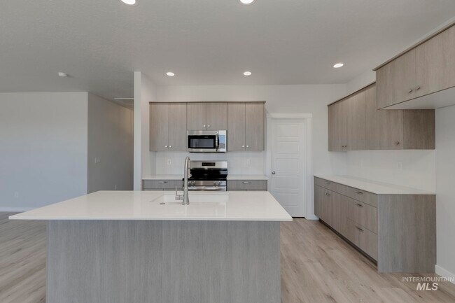 1725 Webb Brook St, Middleton, ID 83644 - photo 2