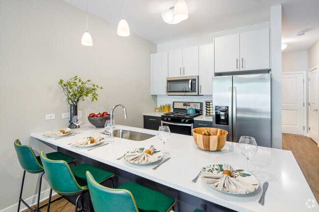 2 BR, 2 BA - “O”, 1049 SF