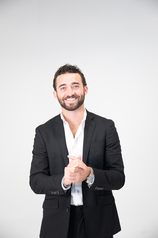 Agent Photo