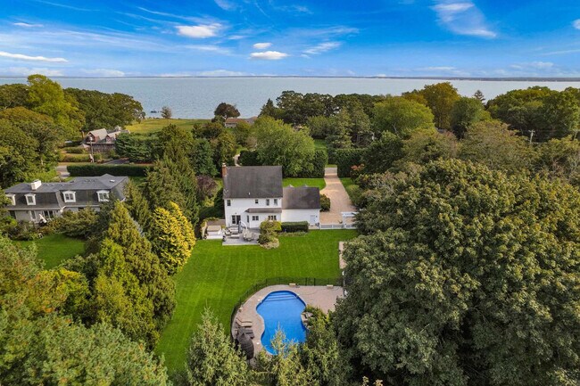 1025 Peconic Bay Blvd unit ID1321343P, Laurel, NY 11948 - photo 4