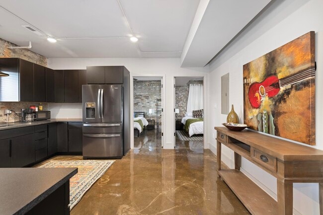 18 Bank St unit The Teller, Bristol, TN 37620 - photo 6