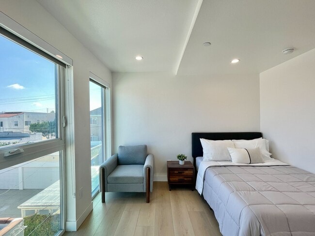 1929 N Commonwealth Ave unit 216, Los Angeles, CA 90027 - photo 7