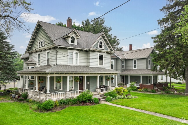 There are many historic homes on Bellevue including beautiful Victorians.