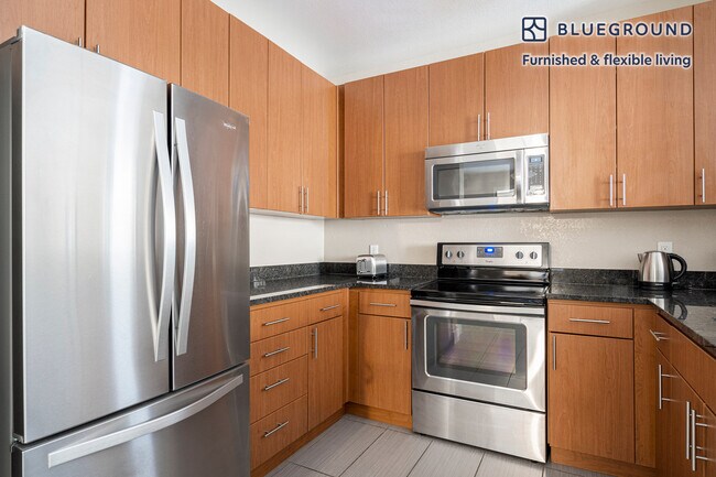 2201 Bridgepointe Pkwy unit FL2-ID713, Foster City, CA 94404 - photo 6