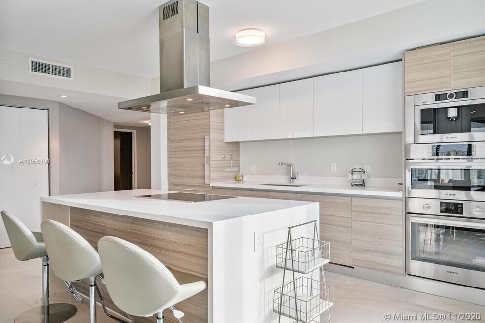 Parque Towers at St. Tropez unit 1501, Sunny Isles Beach, FL 33160 - photo 1