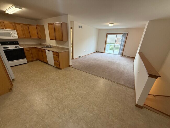 1205 Temple Dr, Mount Horeb, WI 53572 - photo 5