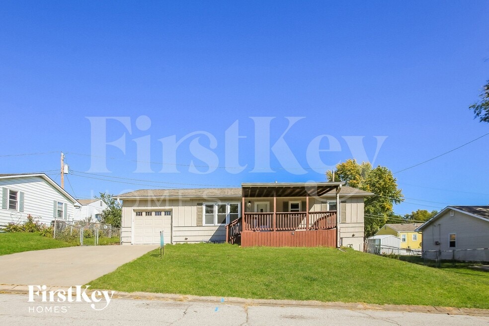 1012 Magnolia St W, Excelsior Springs, MO 64024 - photo 1