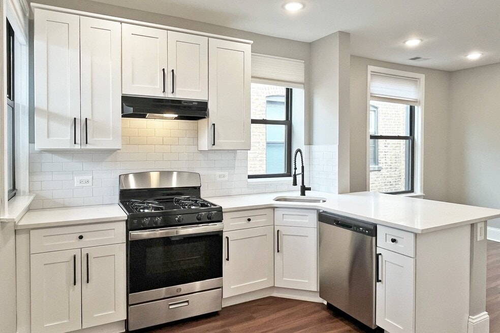 201-209 N. Grove Ave., Oak Park, IL 60302 - photo 1