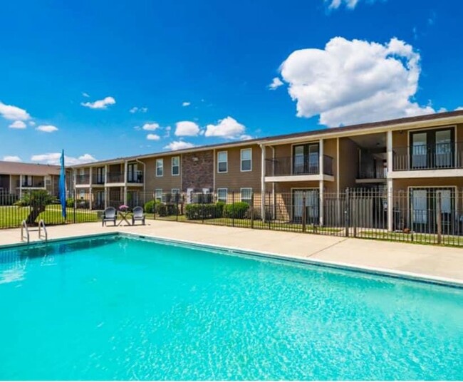 WEST POOL BUILDING VIEW
