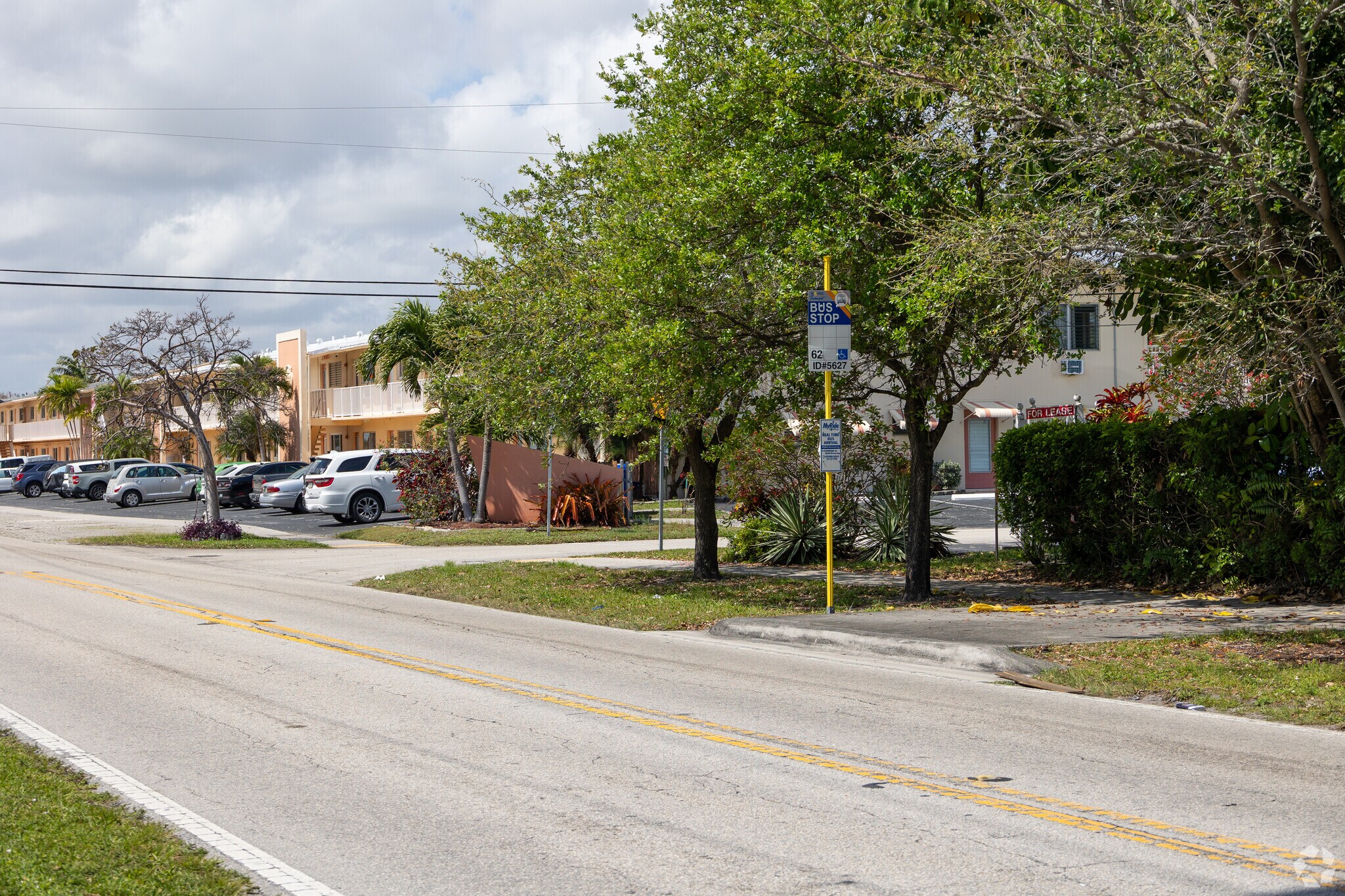 Local bus transit goes straight down to Pompano Beach from Boulevard Park Isle neighborhood.
