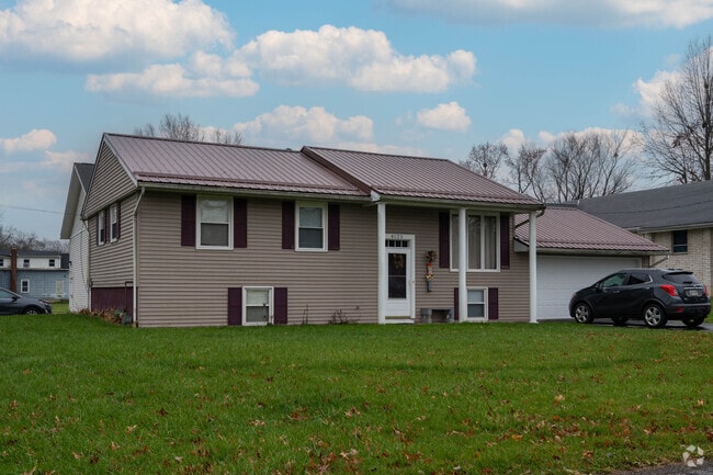 A split-level home in Leavittsburg, Ohio.