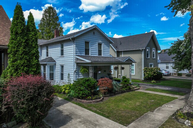 Colonial Revivals are another popular housing type in Huron, with simple vinyl exteriors.