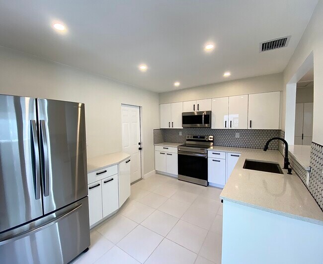 1631 Liberty St unit A, Hollywood, FL 33020 - photo 7