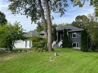 118 S Shannon Dr, Shakopee, MN 55379