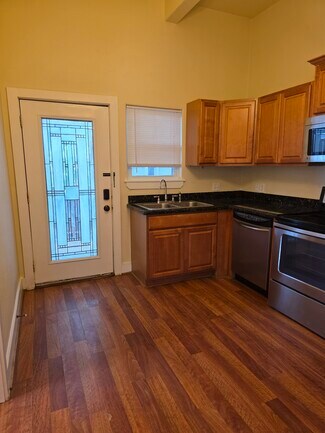 1017 11th St, Galveston, TX 77550