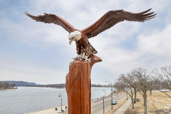 A nod to the local wildlife population, a 38' eagle statue by artist Elmer Peterson towers over Riverside Park in La Crosse.