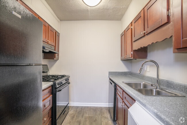 1BR, 1BA - 688SF - Kitchen