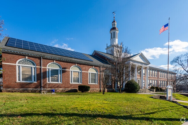Connecticut Farms Elementary School is a fine learning institution located in Union, NJ.