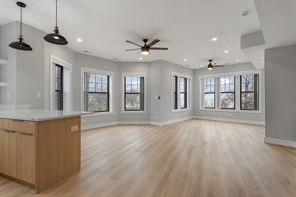 7648 N Eastlake Terrace unit 1, Chicago, IL 60626 - photo 1